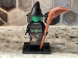 LEGO Witch Minifigure from Set 6016932 - Picture 1 of 4