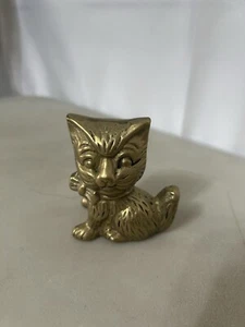 Statuetta gattino gatto vintage ottone 2 1/2"" alta scrivania peso carta superiore - Foto 1 di 5