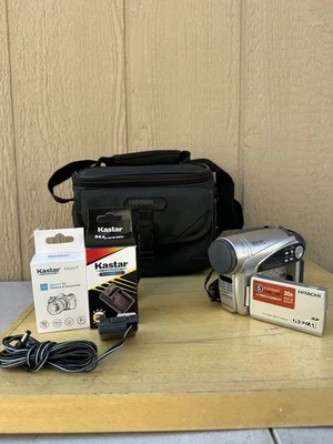 Hitachi DZ-GX5020A DVD-RAM/-RW/-R/+RW/SD Video Camera Camcorder Works W Charger - Image 1 of 4