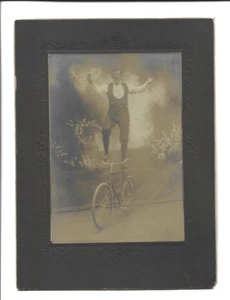 XX3031/ Fahrrad Kunstradfahrer Artist Foto ca.1900 - Picture 1 of 1