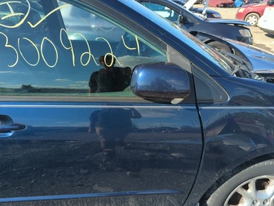 2004-2010 Toyota Sienna Passenger Right Side View Power Door Mirror TGGKV - Image 1 of 4