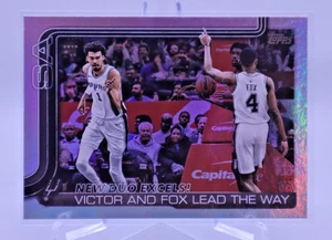 2025-26 Topps #300 Victor And Fox HOLO Lead The Way New Duo Excels! Sporen H441 - Bild 1 von 2