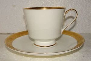 Mikasa Harrow 129 Tasse & Untertasse Gold verkrustet Band Menge 6 Sets + 2 Tassen = 14 - Bild 1 von 17