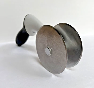 OXO GOOD GRIPS 2 lâminas cortador de massa para salada cortador de ervas - Imagem 1 de 4