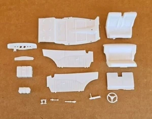 AMT 1/25 1932 FORD PHANTOM VICKY INTERIOR AND PARTS - Picture 1 of 3