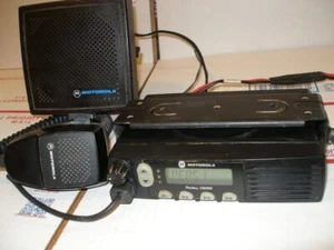Motorola CM300 VHF 45 Watt Mobile Radio (Complete Kit) Nice! AAM50KQF9AA1AN - Picture 1 of 11