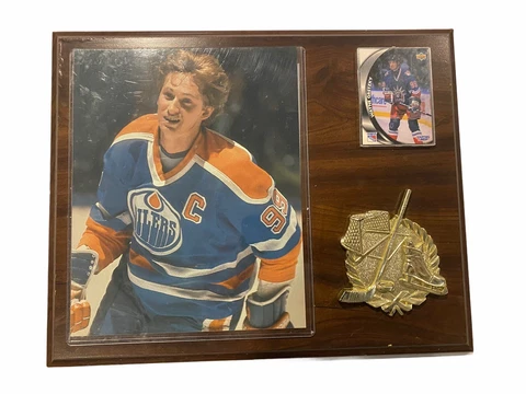 Wayne Gretzy Edmonton Oilers Plaque w/ 8 x 10 and Starting Lineup Card Cover