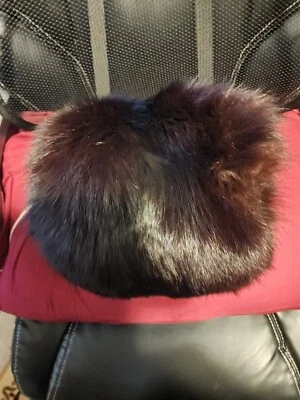 ¿Zorro negro? Calentador de manos de manguito de piel 11" x 10" con bolsillo interior con cremallera Foto 1 de 4