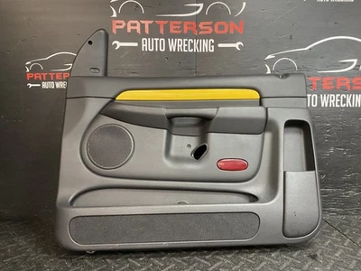 03-05 RAM 1500 RUMBLE BEE PANEL DE MOLDURA DE PUERTA DEL PASAJERO DELANTERO AMARILLO Y GRIS OSCURO DV Foto 1 de 4
