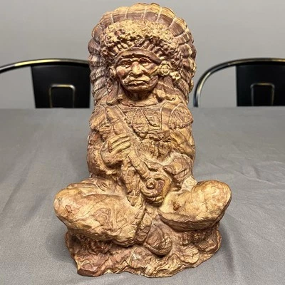 "Jefe nativo americano de resina de arcilla en capas arremolinada de colección con pipa de paz 9""" Foto 1 de 4