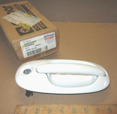 Nuevo de Lote Antiguo Mopar GE45SW7 Blanco Manija de Puerta Exterior 1996 1997 Chrysler Town & Country Foto 1 de 3