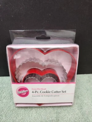 Conjunto de 4 cortadores de biscoitos de metal Wilton formato de coração namorados - Imagem 1 de 2
