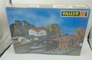 Juego de estación de tren FALLER 190174-Hochdorf + cobertizo de motor-H0 kit de ferrocarril nuevo sellado - Imagen 1 de 7