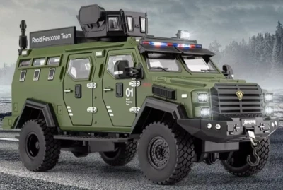 Unimog D'assalto Scala 1/24 Con Trazione e Luci Imponente Nuovo  - Immagine 1 di 4