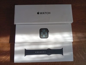Apple SE iWatch 44mm Midnight Strap GPS - EX Conditon - Zdjęcie 1 z 3