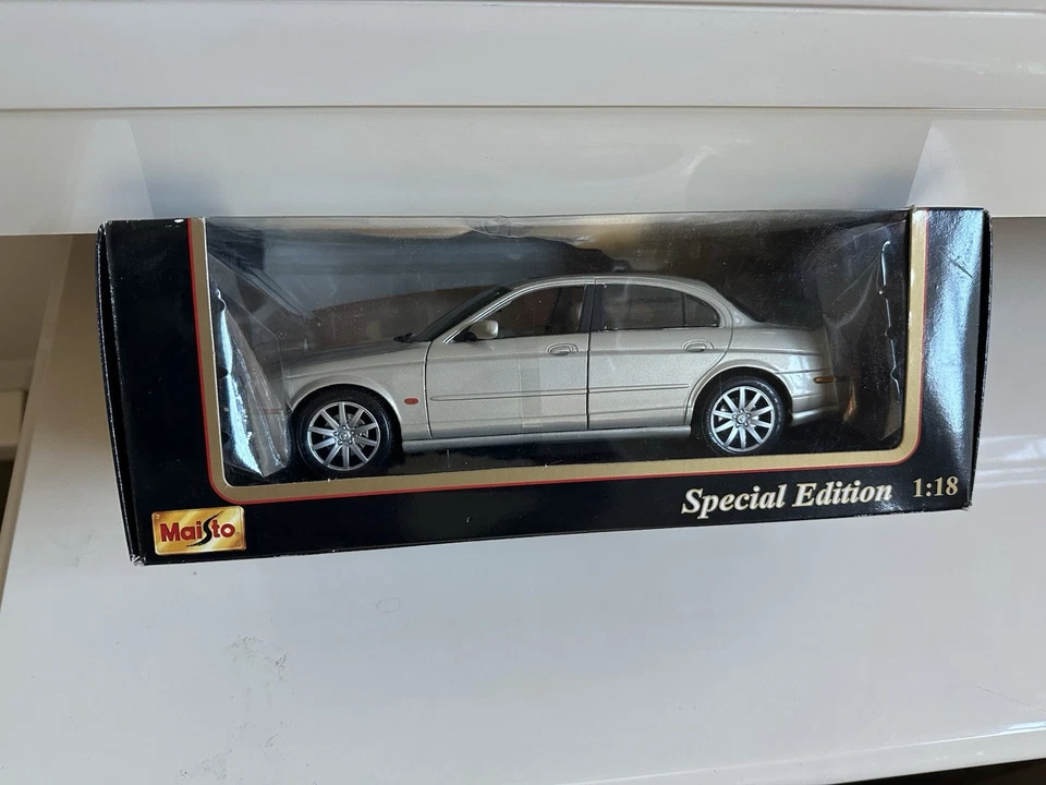 JAGUAR S-TYPE, 1999, Maisto, литой 1/18, светло-золотой - Изображение 1 из 3