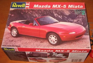Revell Mazda MX-5 Miata 1/24 Kit # 7351 Unbuilt Original 1993 Issue in Box - Picture 1 of 8