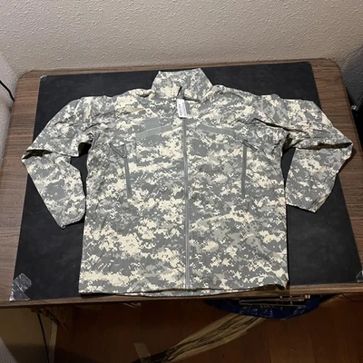US Army ECWCS Gen III Level 4 Wind Jacket Mens Large Regular UCP Digital Camo - Image 1 of 4