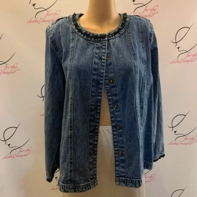 Opciones.  Talla 1X. Chaqueta vaquera con cuentas adornada.  Sin forro.  Frontal a presión.  B76. Foto 1 de 4