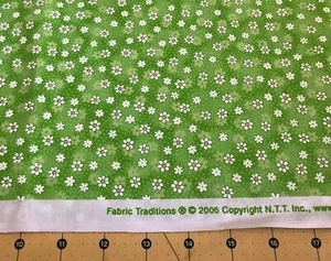 2006 Small Daisy on Green 15" X 43"  100% cotton fabric #1754a - Picture 1 of 1