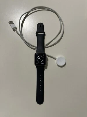 Apple Watch Series 3 38mm Cassa Grigio Siderale in Alluminio, Cinturino in... - Immagine 1 di 2