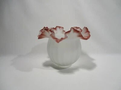 ANCIENNE TULIPE ABAT JOUR GLOBE EN VERRE DENTELLE DE LAMPE A PETROLE LIGHT - Photo 1/4