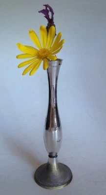 Florero. Peltre metálico. Para una sola flor. Really Pretty Foto 1 de 4