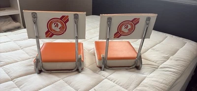 Juego de dos asientos de estadio Tampa Bay Buccaneers de colección crema logotipo antiguo Bucs Foto 1 de 4