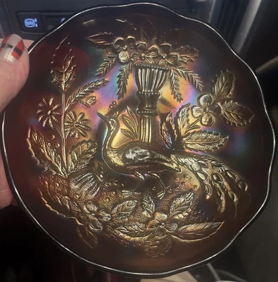 Pequeño helado de vidrio de carnaval Northwood púrpura pavo real y urna Foto 1 de 4