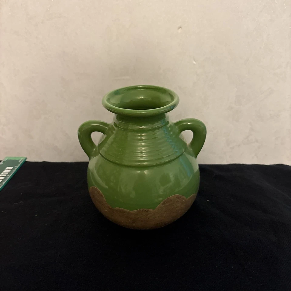 Tarro de oliva verde Southern Living at Home Toscana Verona con asas Foto 1 de 3