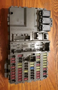 2018 - 2020 - 2022 HONDA ACCORD INTERIOR POWER DISTRIBUTION FUSE BOX RELAY OEM - Picture 1 of 4