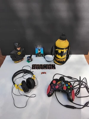 LOTE DE RECUERDOS DE BATMAN - CONTROLADOR DE JUEGO, CARTAS, AURICULARES ¡Y MÁS!! Foto 1 de 4