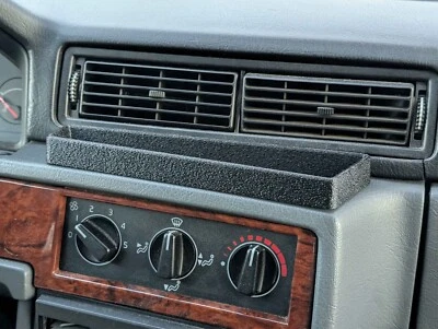 Volvo 740, 940 middle Penntray, Left hand side drive(US, CA, SW, DE, ES...) - Image 1 of 2