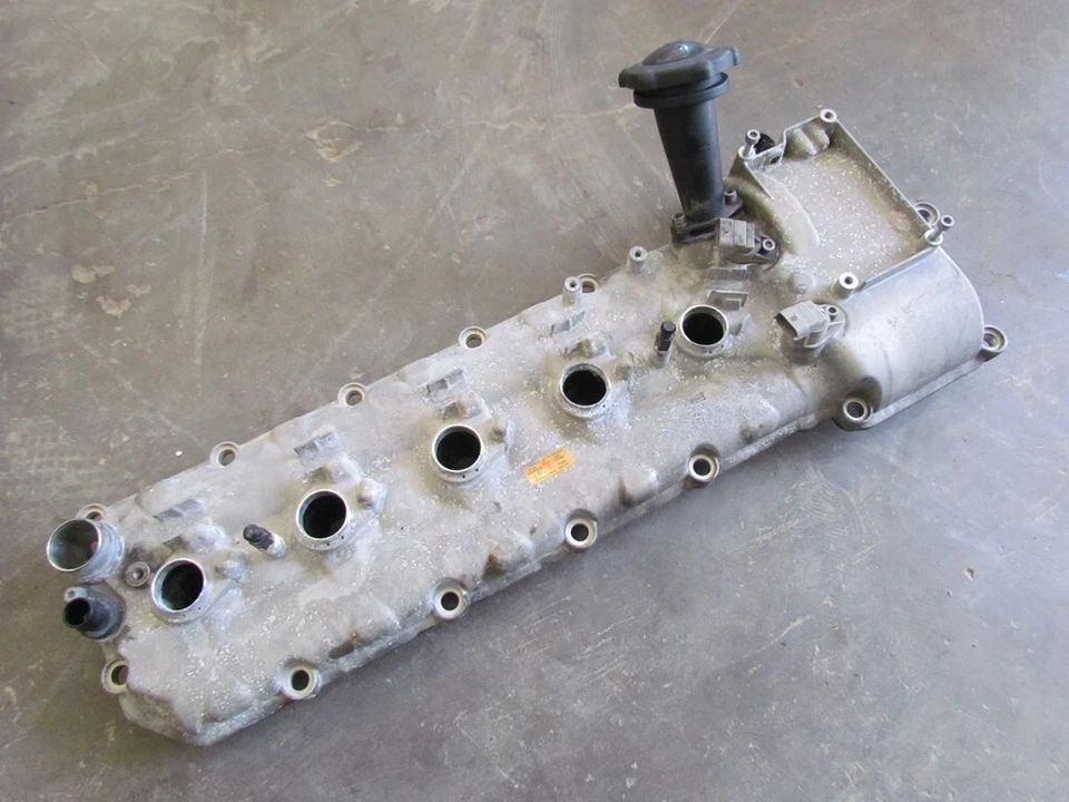 2007 BMW M6 RH Passenger Valve Cover S85 V10 E63 - Image 1 of 1