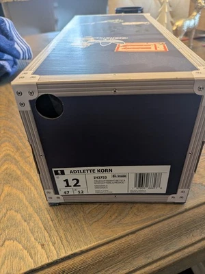 Korn x Adidas Adilette Slide '30 Aniversario' | Negro | Hombre Talla 12 Foto 1 de 4