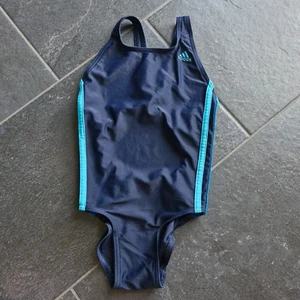 ADIDAS Badeanzug, Bikini Schwimmanzug blau/türkis, Gr. 122/128 - Bild 1 von 3
