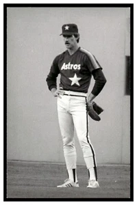 Danny Darwin (1986) Houston Astros Vintage Baseball Postcard Rd3 - Picture 1 of 2