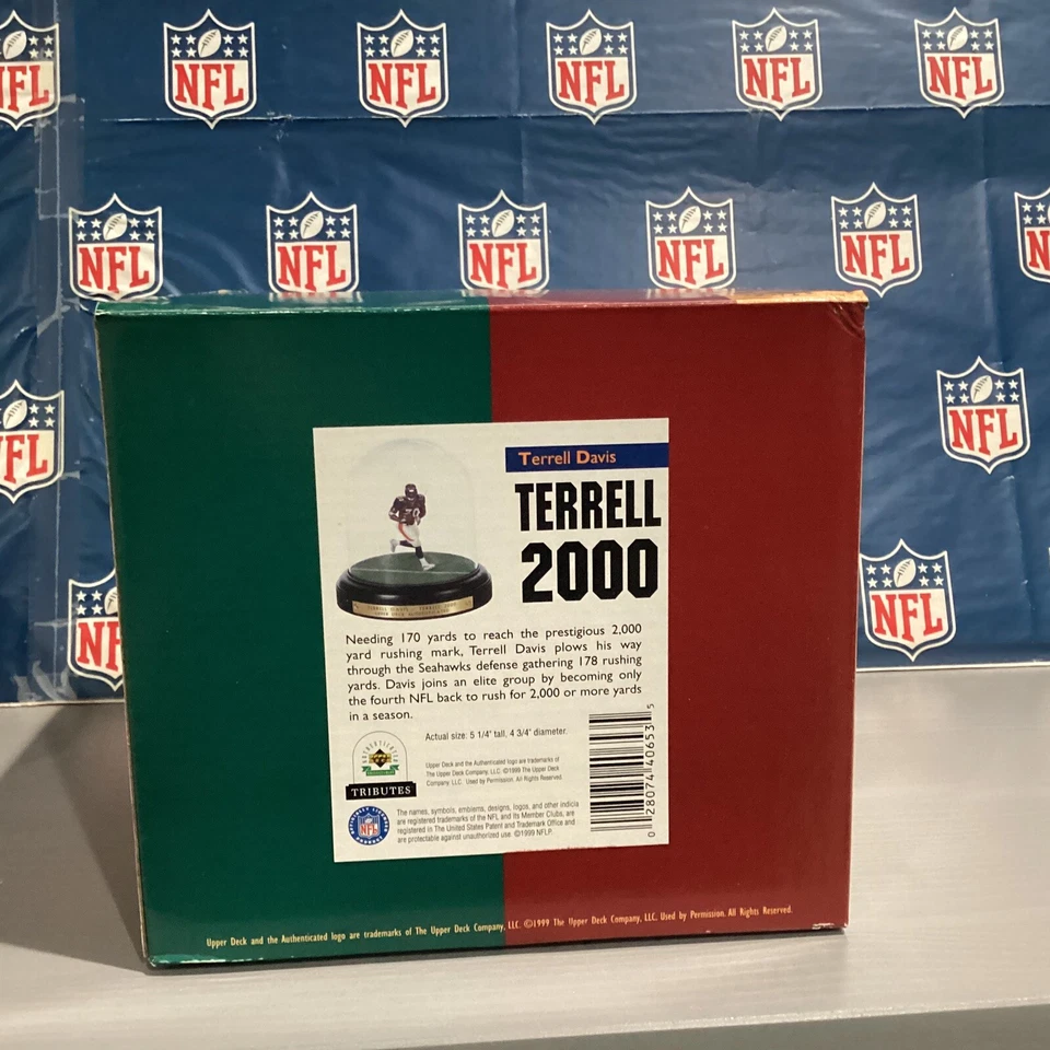 Boneco Upper Deck Tribute Terrell Davis  - Imagem 1 de 1