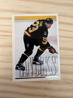 1995-96 Topps O-Pee-Chee Parallel #176 Martin Gelinas - Vancouver Canucks - Image 1 of 2