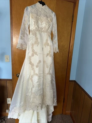 Vintage Wedding Dress  & Veil 1970s Size 6 Beautifully Preserved - Image 1 of 4