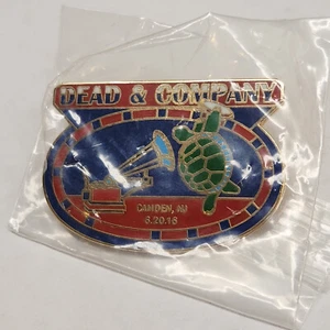 Dead & Company 2016 Pin - 6/20, 20. Juni - Camden, NJ - Grammophon & Schildkröte - Bild 1 von 1