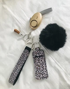 Woman Keychain with 5 accessories. Black Color + 2 Gifts - Picture 1 of 6