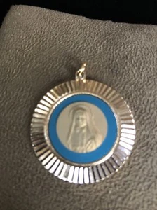 Vintage Westdeutschland religiöser Anhänger Mutter Maria goldfarben Aluminium - Bild 1 von 7