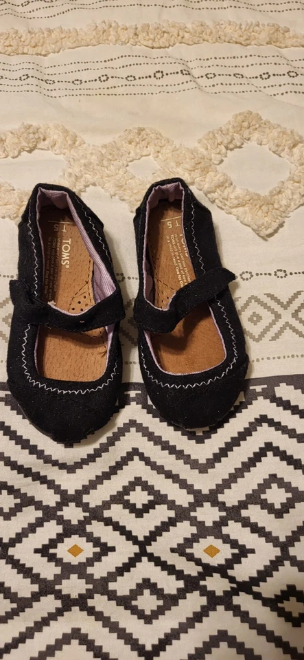 Girl Toms - Image 1 of 1