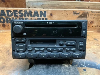 Unidad principal reproductor de casete de CD radio AM/FM Ford OEM YU3F-18C868-AA F-150 F-250  Foto 1 de 4