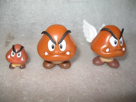 3 Super Mario  Goomba Figures   Jakks World of Nintendo 2"  winged 2" and 1 inch Cover