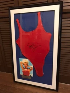 Von Pamela Anderson signierter Baywatch Badeanzug, mit Echtheitszertifikat - Bild 1 von 8