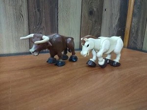 Caballo blanco y toro con cuernos Fisher Price 1980 juguete de colección - Imagen 1 de 7