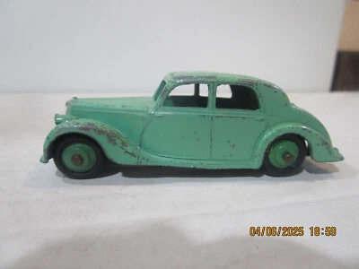 DINKY TOYS No.  40A RILEY Saloon Car In Green Vintage 1950s - Image 1 of 4