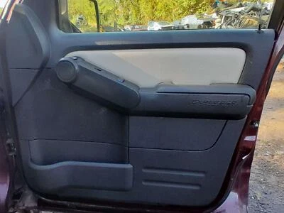 08-09 Ford Explorer Sport Trac Panel de puerta delantera lado derecho del pasajero negro/gris Foto 1 de 3